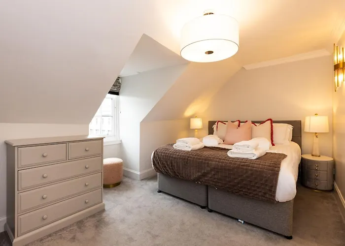 Righ Properties - Luxurious City Centre Three Bedroom Apartment