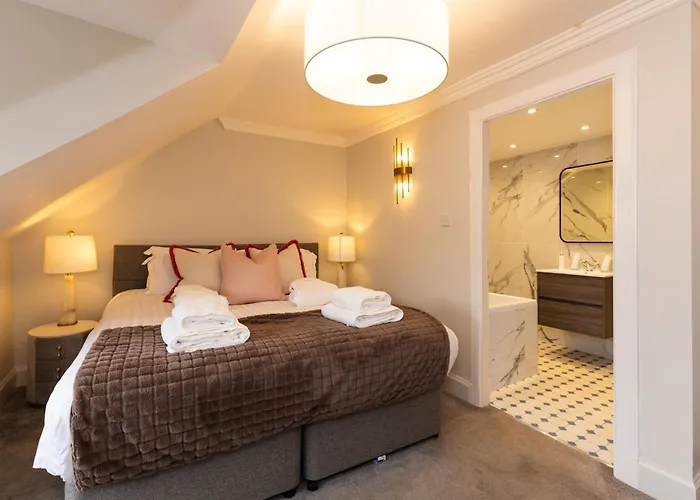 Righ Properties - Luxurious City Centre Three Bedroom Apartment